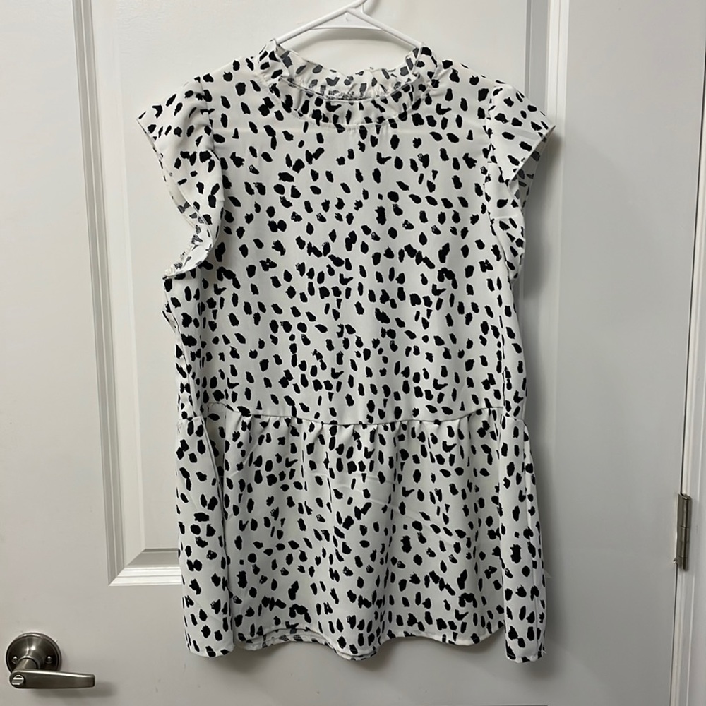White/black blouse